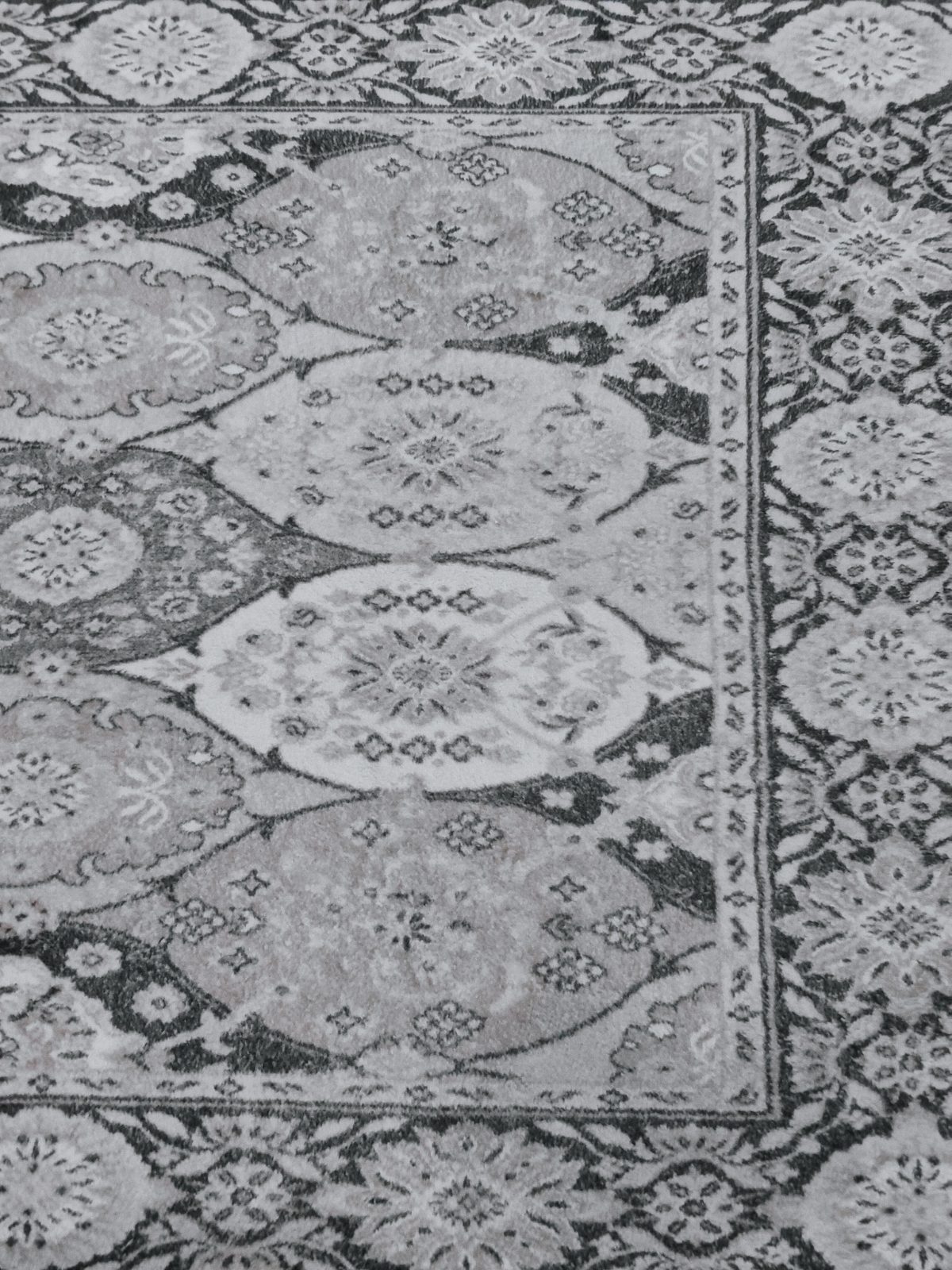 Suit B&W Circles