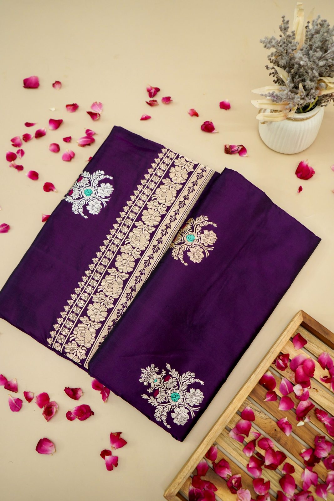 Banarasi Katan Silk Sona Rupa Kadhwa Floral Buta (traditional hand-woven bouquet motifs)